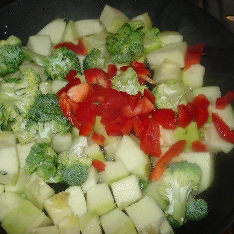 Krok 3 - Cukinia i inne warzywa z ryżem-danie na jednej patelni foto