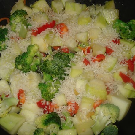 Krok 4 - Cukinia i inne warzywa z ryżem-danie na jednej patelni foto