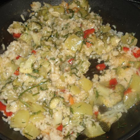 Krok 7 - Cukinia i inne warzywa z ryżem-danie na jednej patelni foto