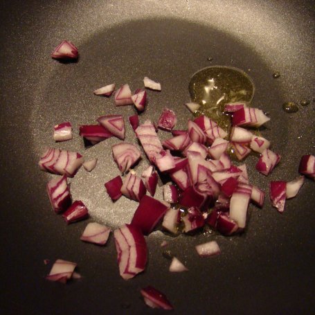 Krok 1 - Cukinia i papryka w sosie pomidorowym z kiełbaską foto