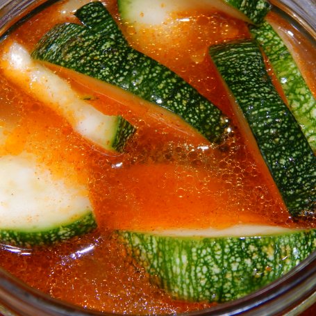 Krok 3 - Cukinia marynowana z chili foto