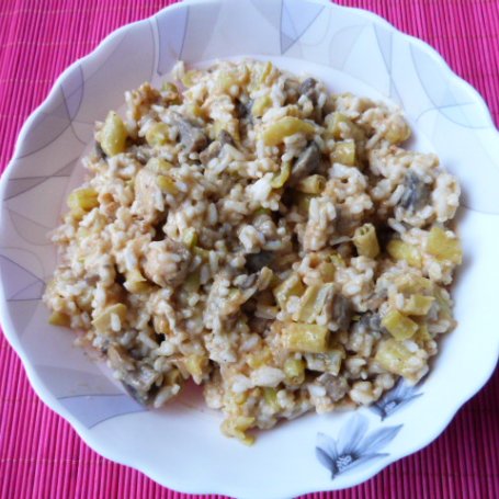 Krok 3 - Cukinia nadziewana ryżem, pieczarkami i fasolką foto