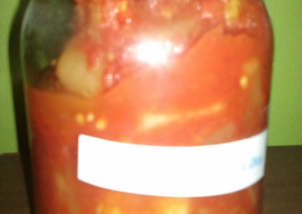 Fotografia przedstawiająca Cukinia w pomidorach do słoika