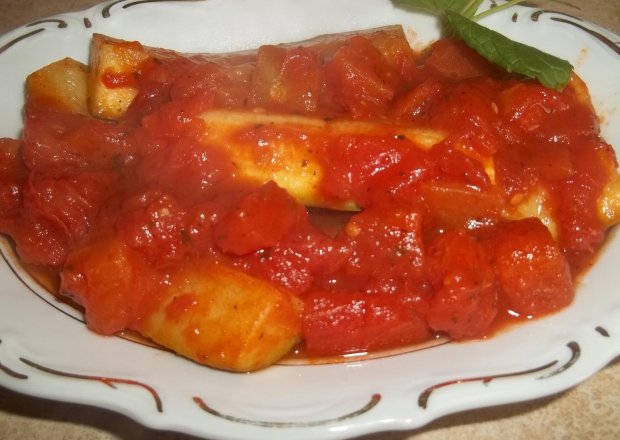 Fotografia przedstawiająca Cukinia w pomidorach
