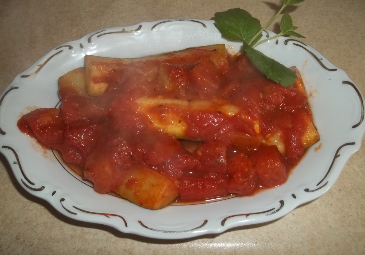 Cukinia w pomidorach foto