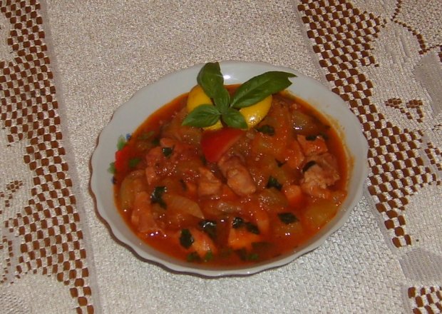 Fotografia przedstawiająca Cukinia w sosie pomidorowo-bazyliowym