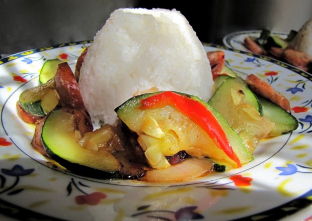 Fotografia przedstawiająca Cukinia z kiełbasą do ryżu