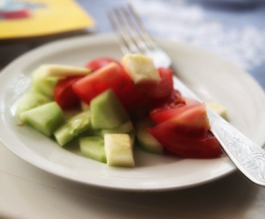Fotografia przedstawiająca Cukinia z ogórkiem i pomidorem
