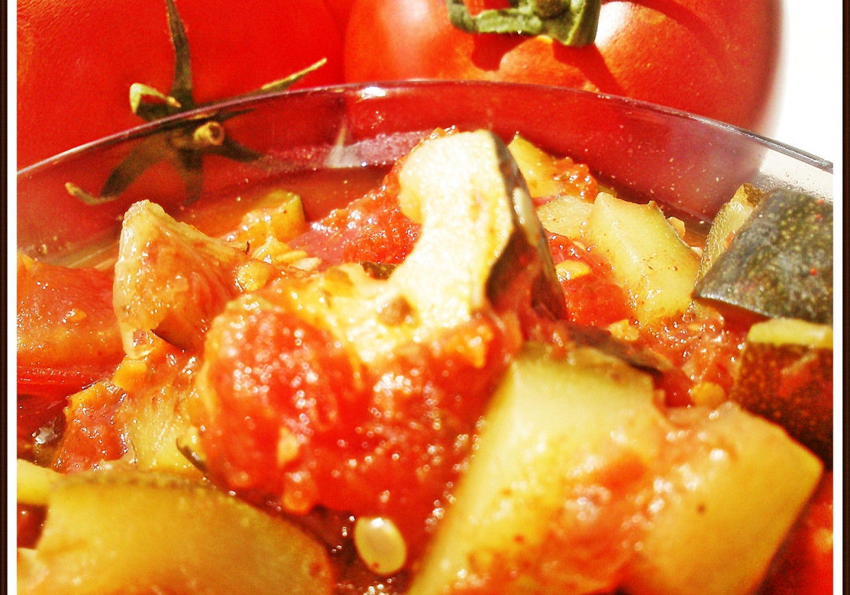 Cukinia z pomidorami foto