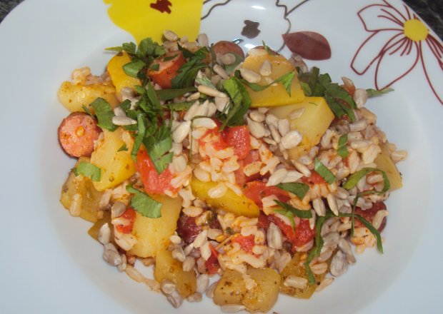 Fotografia przedstawiająca Cukinia z ryżem i pomidorami