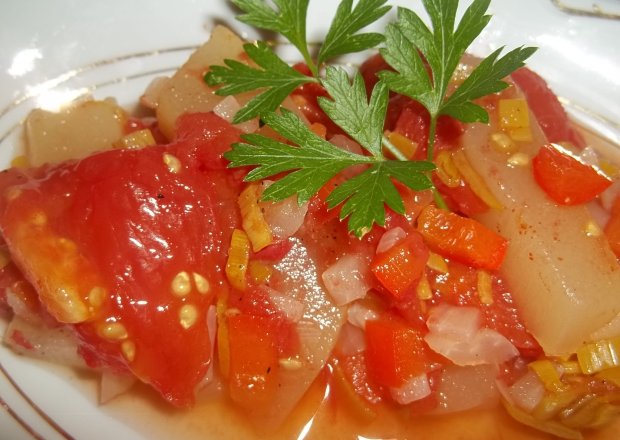 Fotografia przedstawiająca Cukinia z warzywami w pomidorach