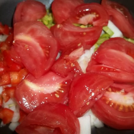 Krok 3 - Cukinia z warzywami w pomidorach foto