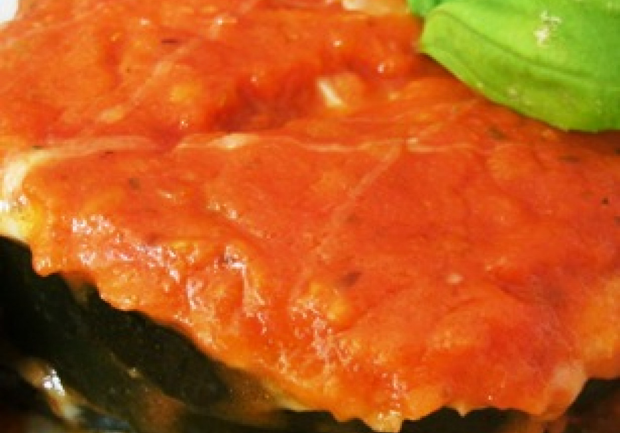 cukinia zapiekana z mozarellą w sosie pomidorowym foto