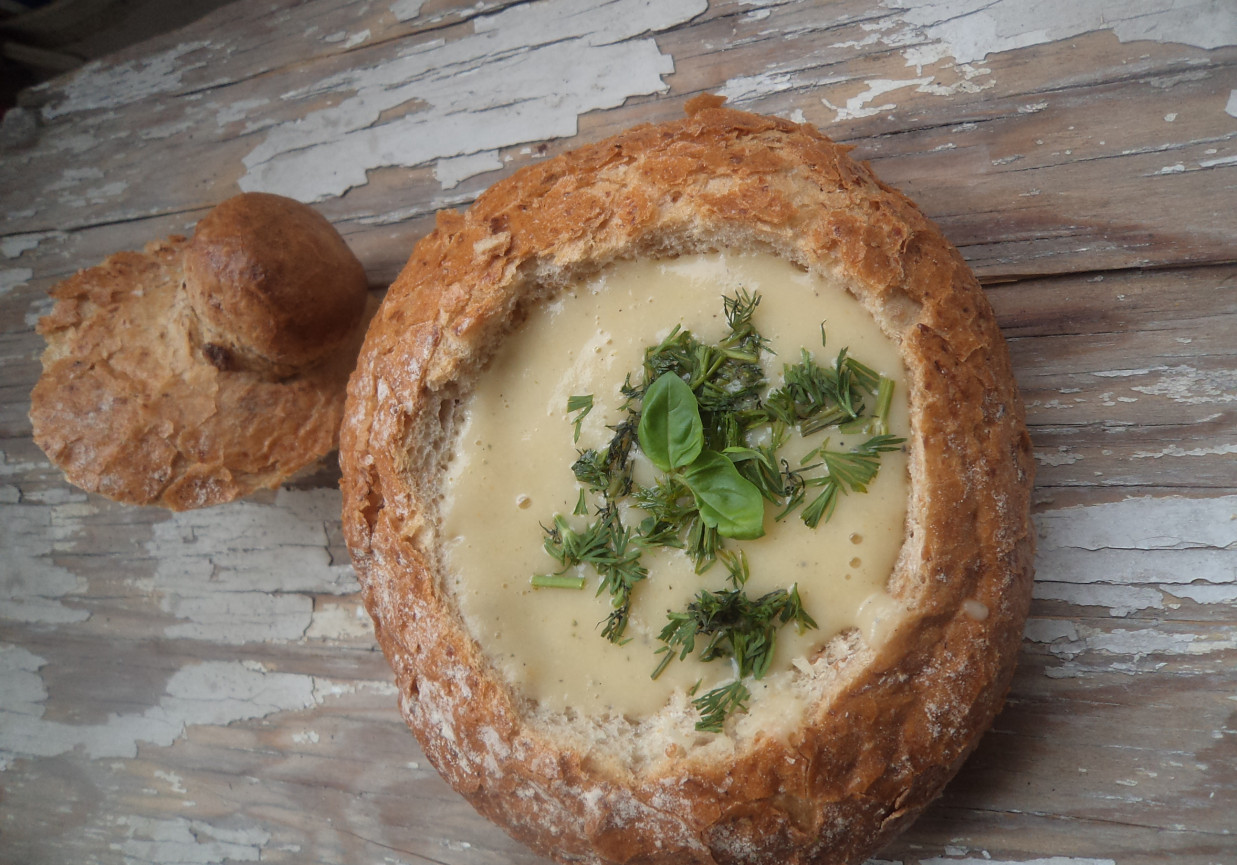Cukinia,por,papryka-składniki zupy krem podanej w chlebie:) foto