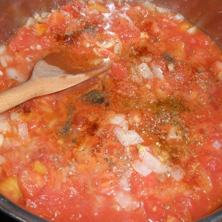 Krok 2 - Cukinie duszone w pomidorach z serem Caprese foto