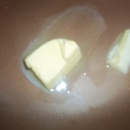 Krok 5 - Cukiniowa tarta ze śliwkami i dwoma rodzajami serów podana z sosem tzatziki foto