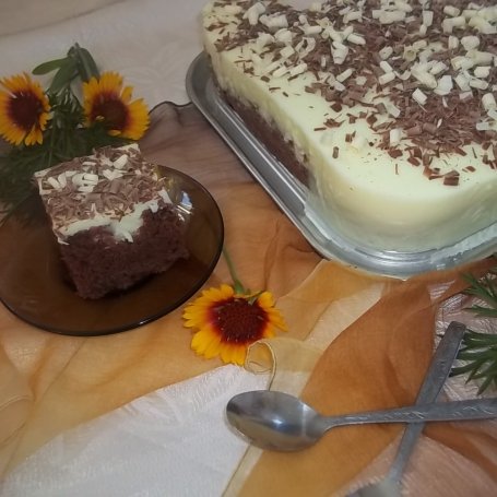 Krok 10 - Cukiniowe ciasto ze śliwkami i pianką foto