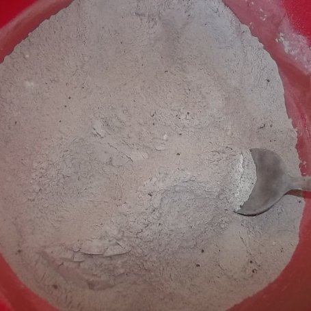 Krok 2 - Cukiniowe ciasto ze śliwkami i pianką foto