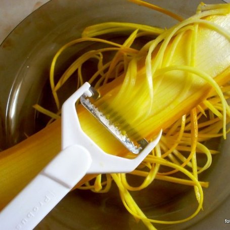 Krok 2 - Cukiniowe spaghetti z kurkami foto