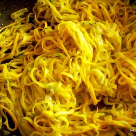 Krok 4 - Cukiniowe spaghetti z kurkami foto