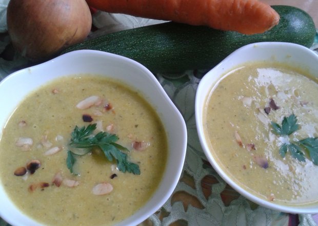 Fotografia przedstawiająca Cukiniowo - marchewkowa zupa krem
