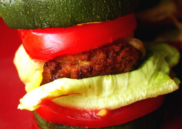 Fotografia przedstawiająca Cukiniowy burger