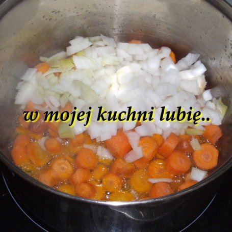 Krok 2 - cukiniowy gulasz... foto