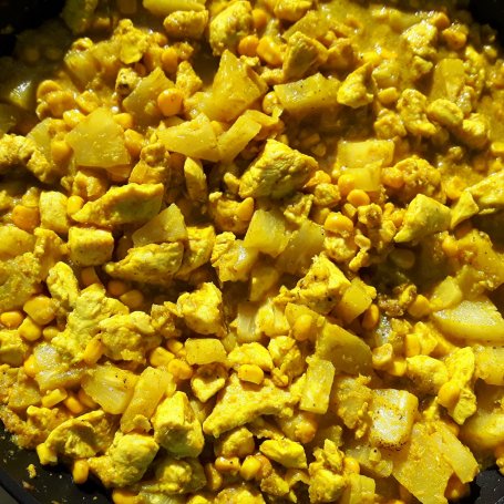 Krok 4 - Curry z kurczaka z chlebkami naan foto