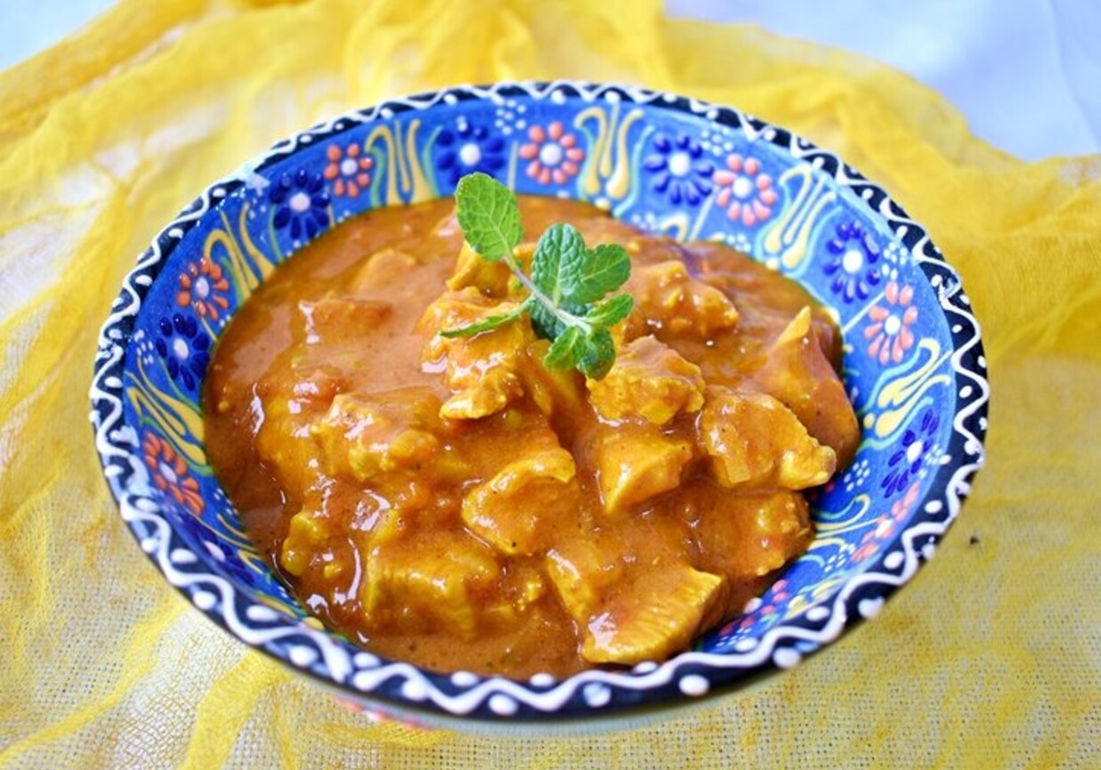 Curry z kurczaka z pomidorami na mleczku kokosowym foto