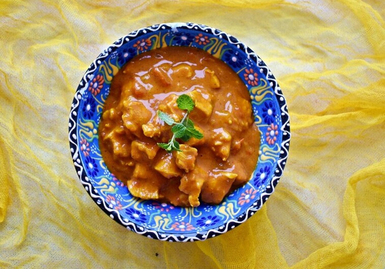 Curry z kurczaka z pomidorami na mleczku kokosowym foto