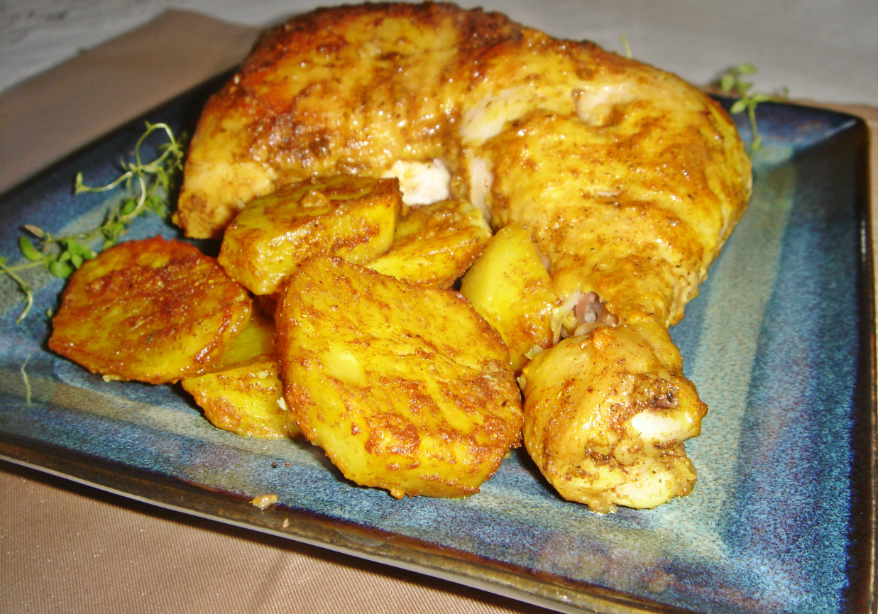 Ćwiartki kurczaka pieczone z ziemniaczkami curry foto