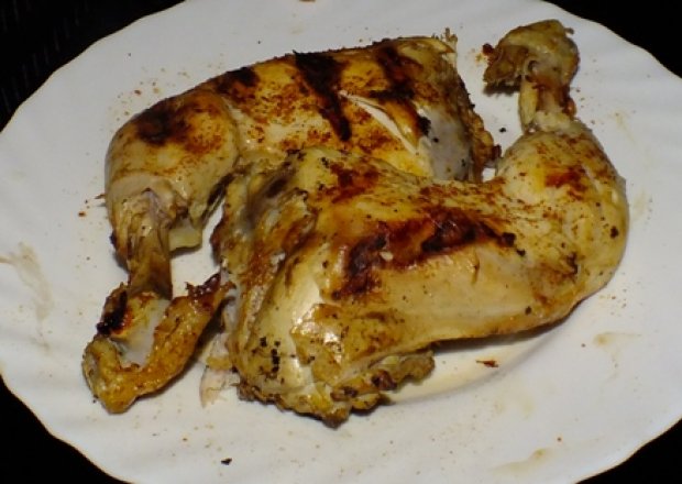 Fotografia przedstawiająca Ćwiartki z kurczaka gotowane i grillowane