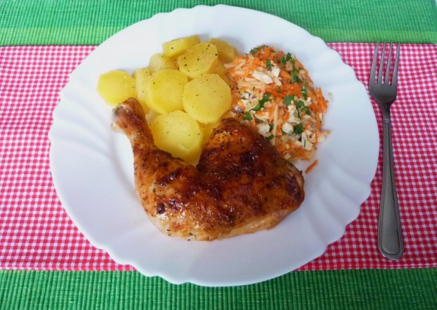 Fotografia przedstawiająca Ćwiartki z kurczaka z piekarnika