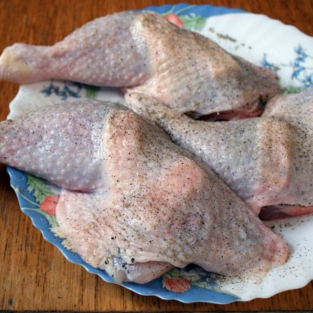 Krok 4 - Ćwiartki z kurczaka z serkiem topionym w asyście puree z dodatkiem zielonego pesto foto