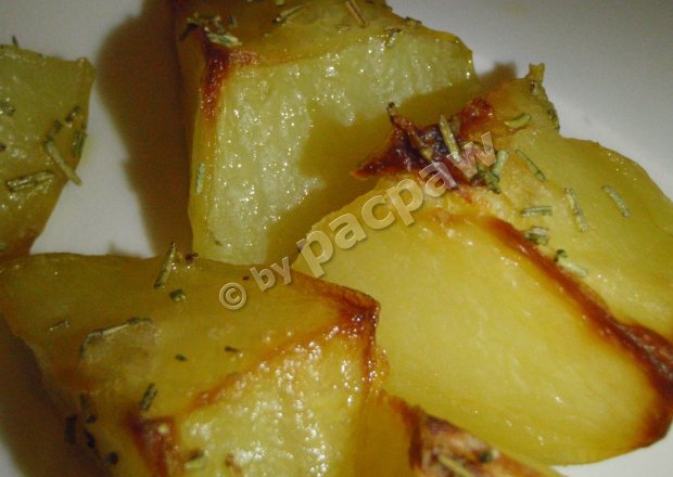 Fotografia przedstawiająca Ćwiartki ziemniaka rozmarynowe