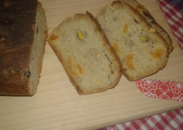 Fotografia przedstawiająca Cydrowy chlebek z bakaliami
