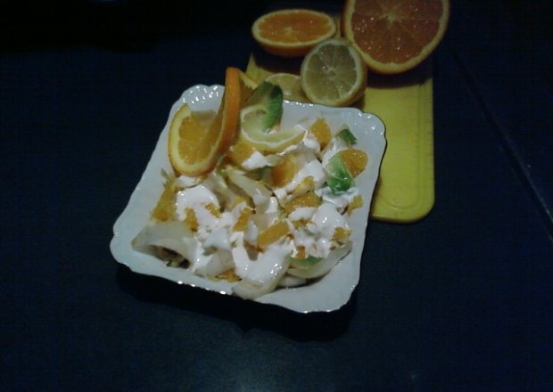 Fotografia przedstawiająca Cykoria z pomarańczą.
