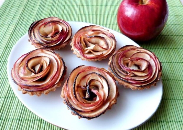 Fotografia przedstawiająca Cynamonowe babeczki z jabłkami