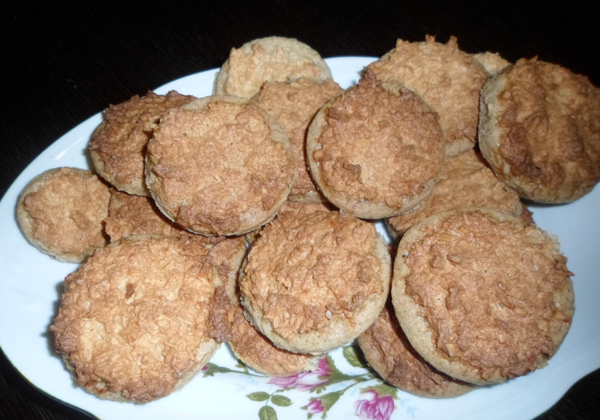 Cynamonowe ciasteczka z bezą kokosową foto