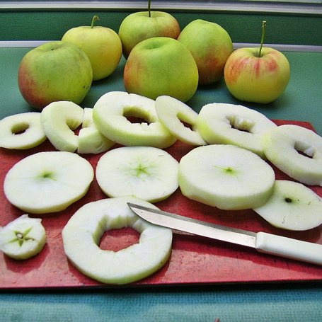 Krok 1 - Cynamonowe jabłka w cieście naleśnikowym foto