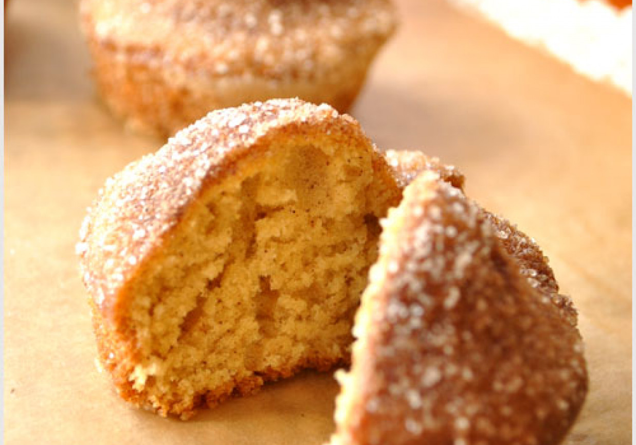 Cynamonowe muffinki z cukrową posypką foto