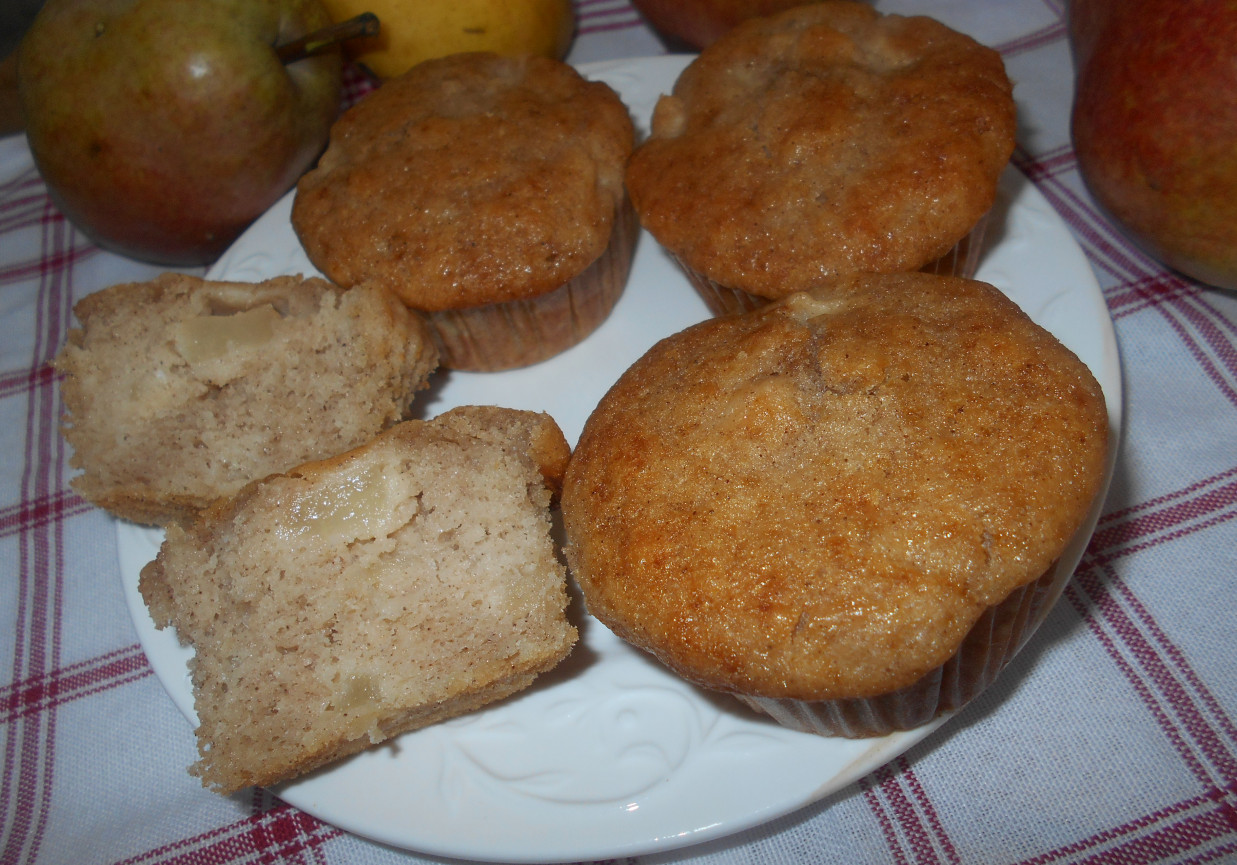 Cynamonowe muffinki z gruszkami foto