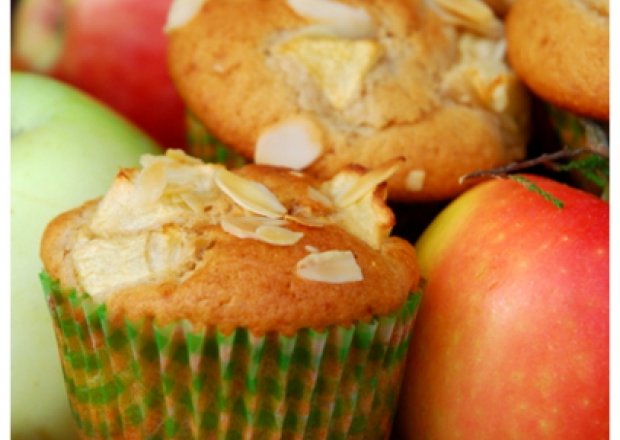 Fotografia przedstawiająca Cynamonowe muffinki z jabłkami