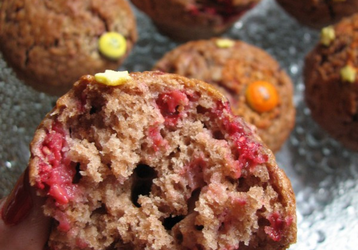 Cynamonowe muffinki z malinami foto