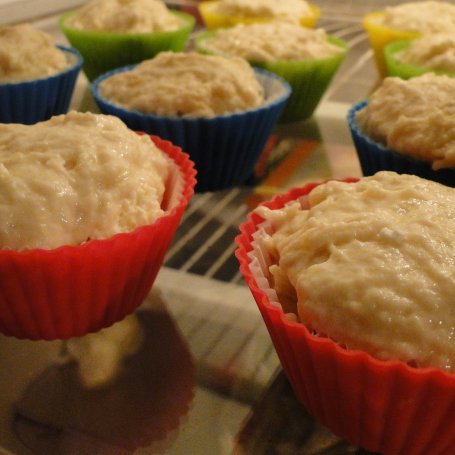 Krok 7 - Cynamonowe muffiny z białym serem i rodzynkami foto