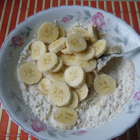 Krok 3 - Cynamonowe racuchy z bananami foto
