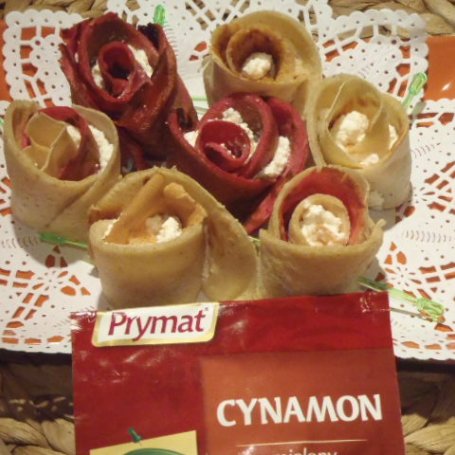 Krok 8 - Cynamonowe róże naleśnikowe z serowym wnętrzem foto