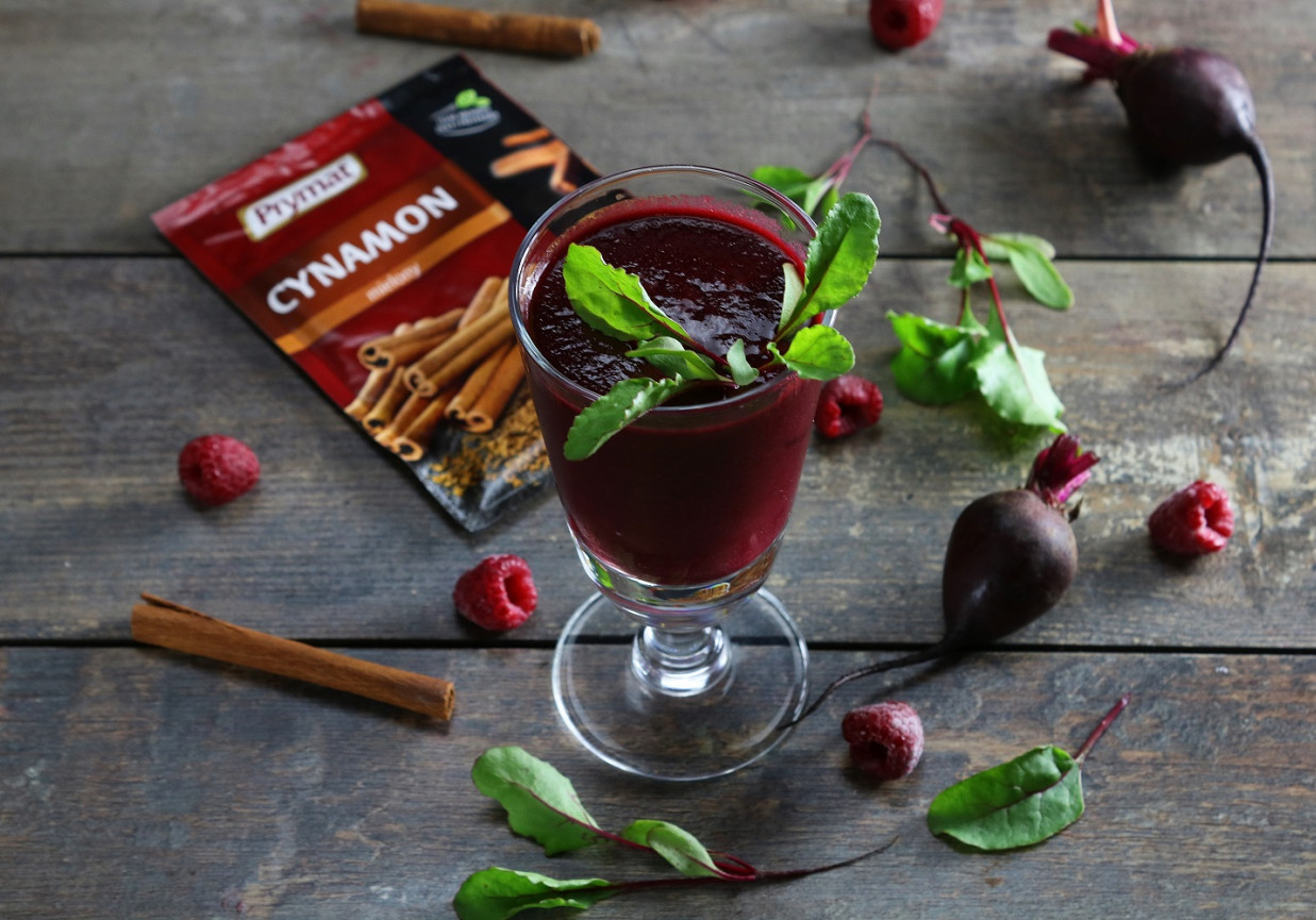 Cynamonowe smoothie z burakiem i szpinakiem foto