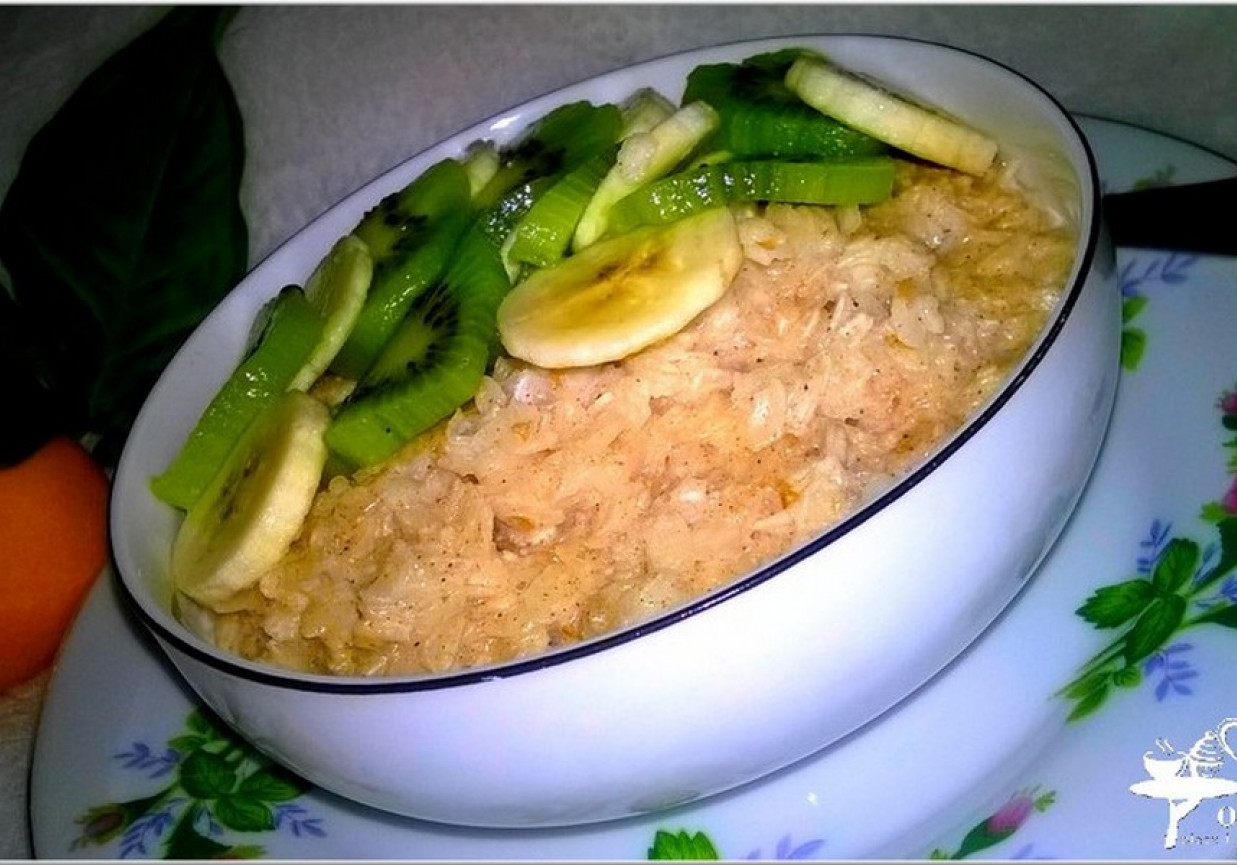 Cynamonowy deser ryżowo-orkiszowy foto
