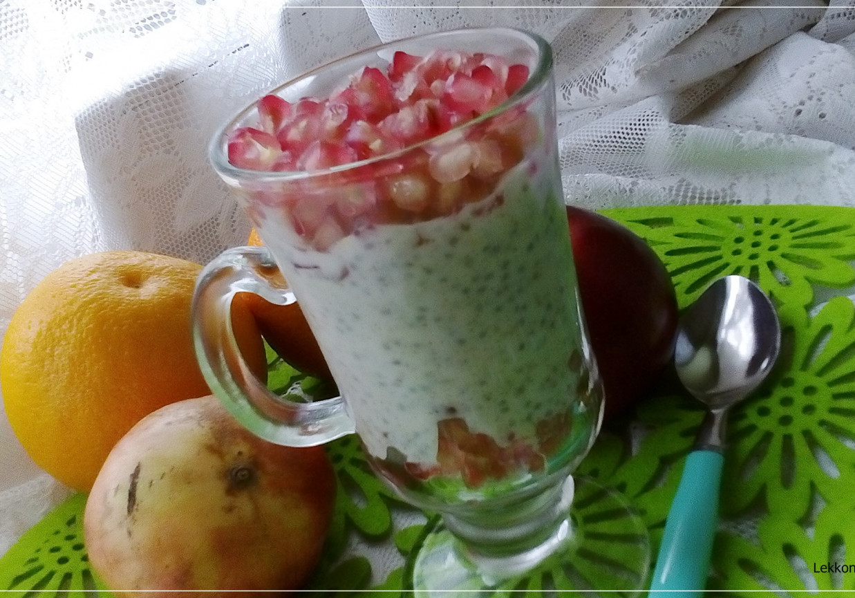 Cynamonowy pudding z chia i granatem foto